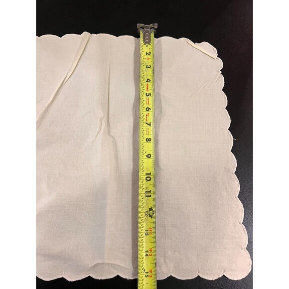 Vintage Handmade Embroidered Linen Napkins 8 Piece Set - Ecru/Cream Scalloped - Picture 11 of 11